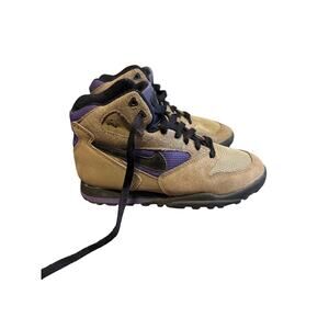 SALE [Vintage] 1990s Nike Air Caldera Hiking Boots - Size 3.5